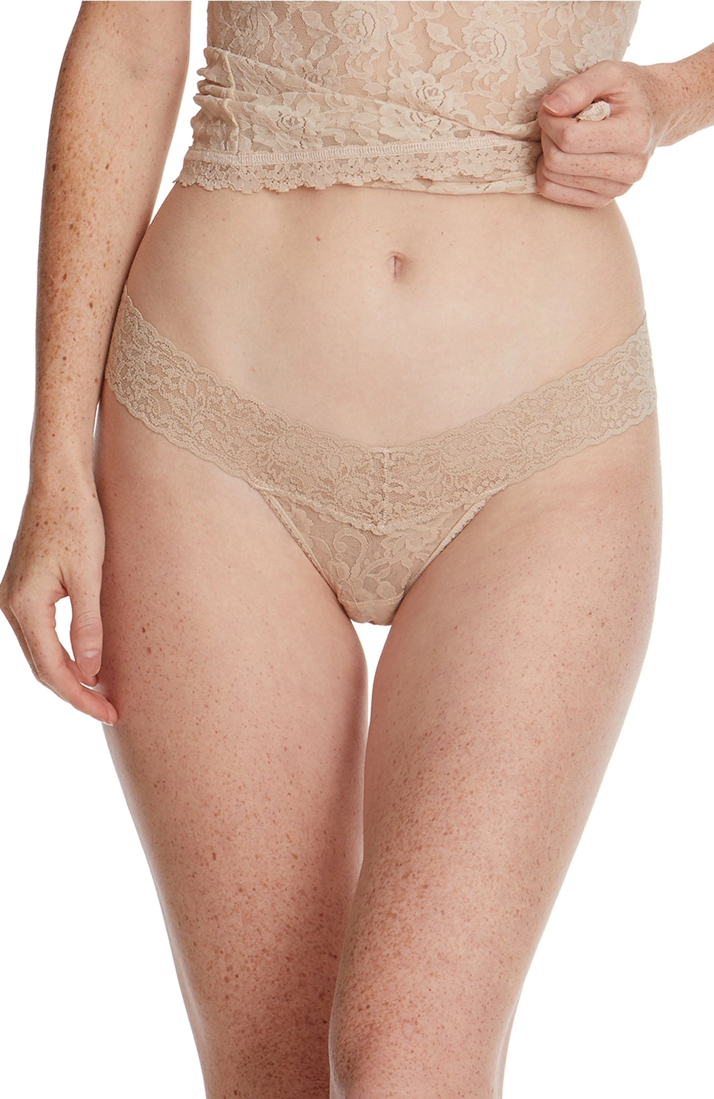 Signature Lace Low Rise Thong 3 Pack